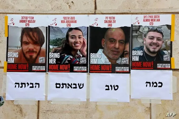 أفراح عارمة بين الجانبين الفلسطيني و الاسرائيلي لعودة الرهائن و المعتقلين 5 IMG 5473