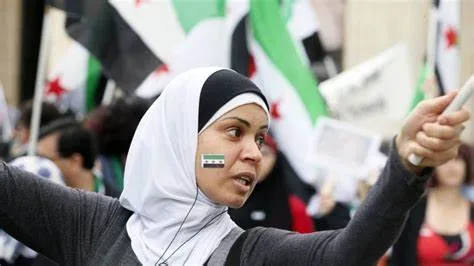 رغم تعهد أحمد الشرع … نساء سوريا بين الأمل والقلق 5 O23IP